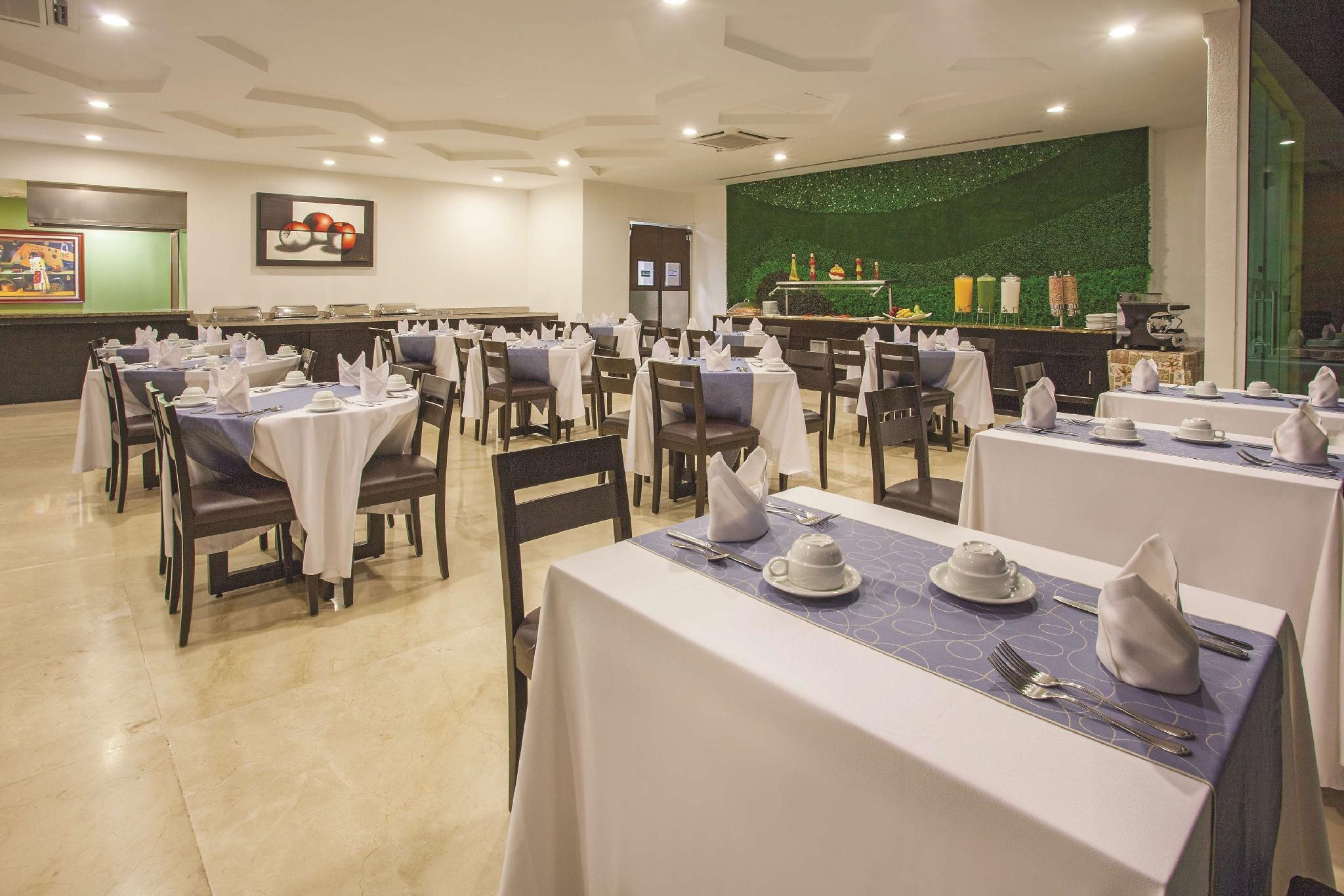 Отель La Quinta By Wyndham Poza Rica Экстерьер фото