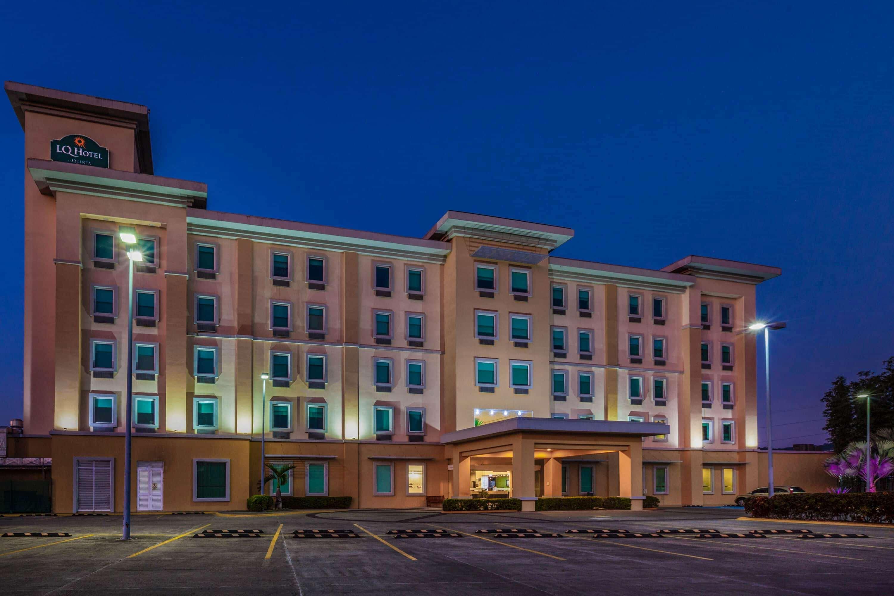 Отель La Quinta By Wyndham Poza Rica Экстерьер фото