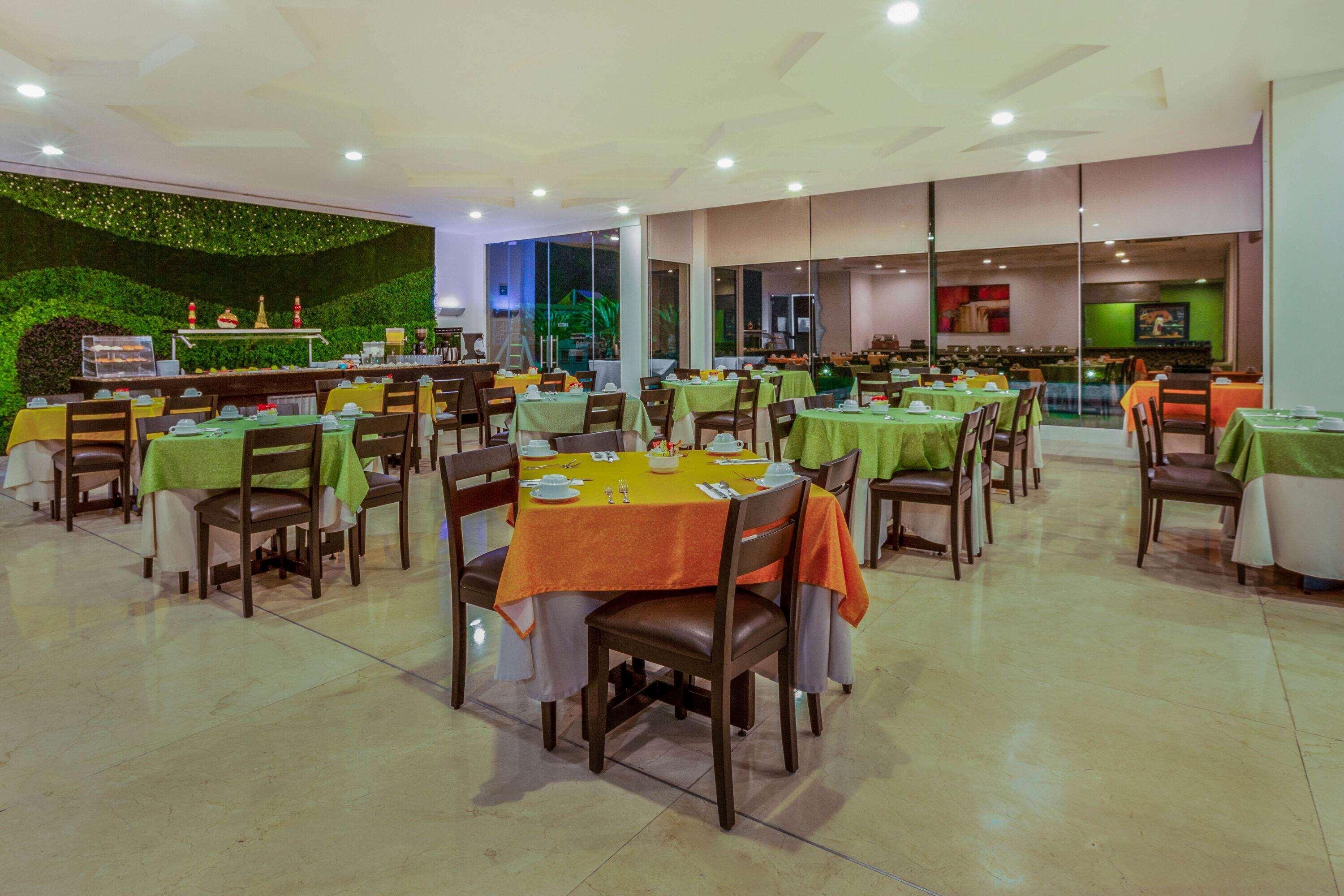 Отель La Quinta By Wyndham Poza Rica Экстерьер фото
