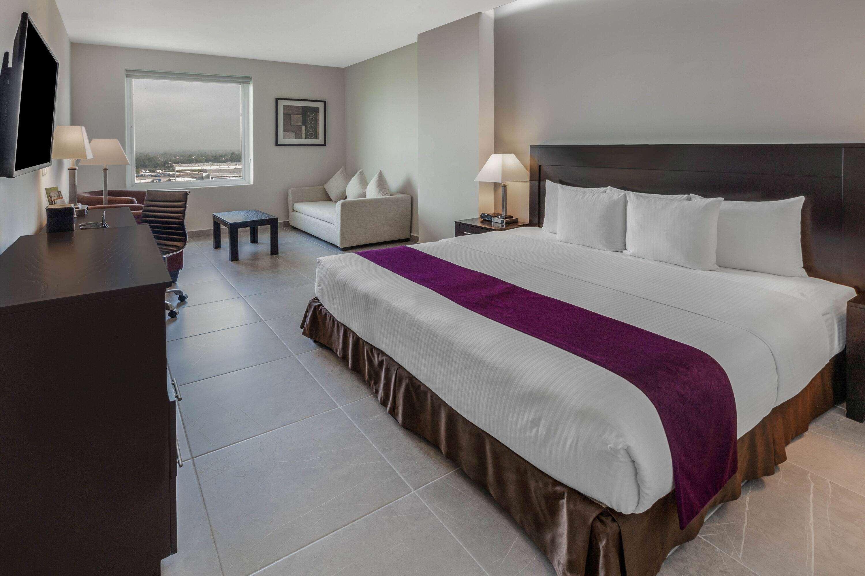 Отель La Quinta By Wyndham Poza Rica Экстерьер фото