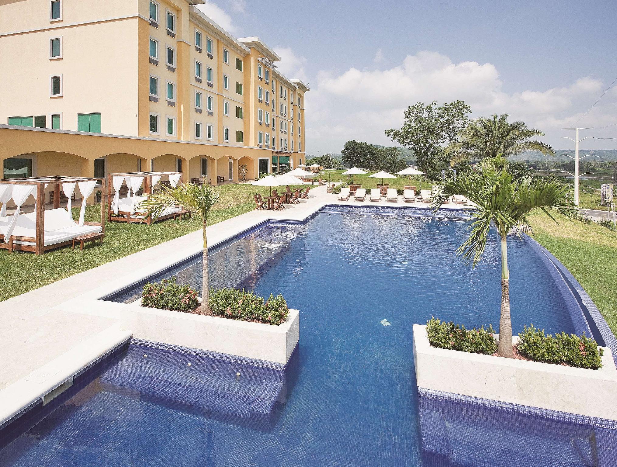 Отель La Quinta By Wyndham Poza Rica Экстерьер фото