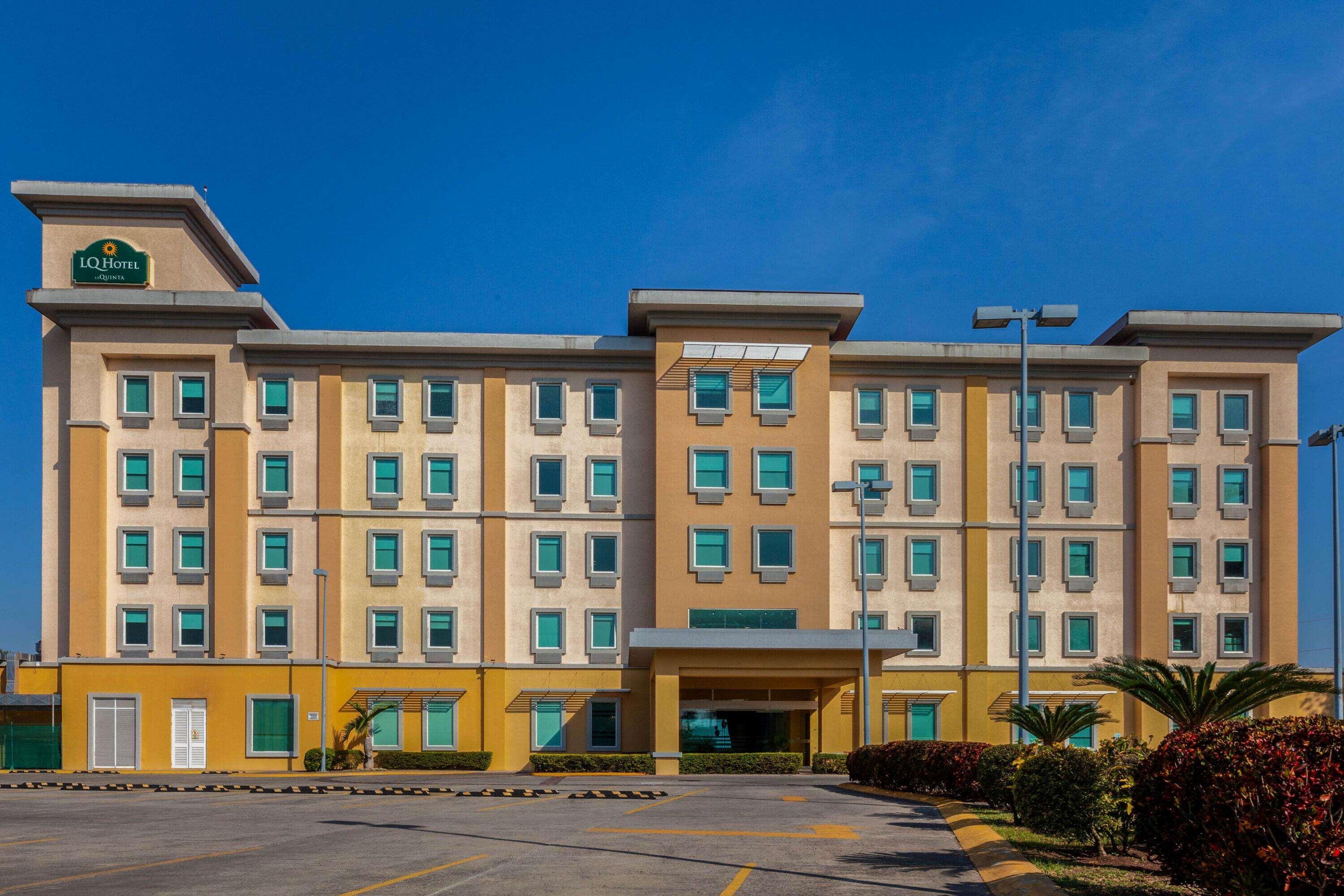 Отель La Quinta By Wyndham Poza Rica Экстерьер фото