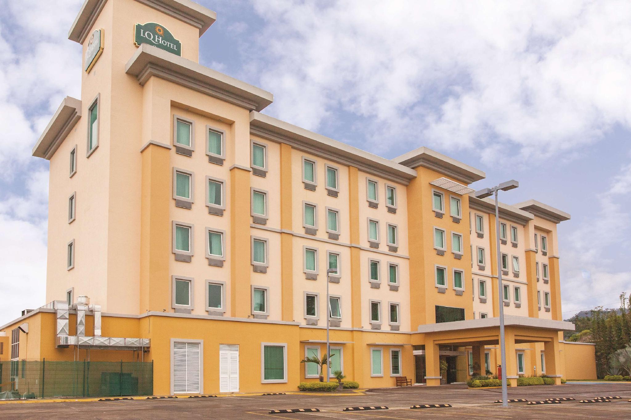 Отель La Quinta By Wyndham Poza Rica Экстерьер фото